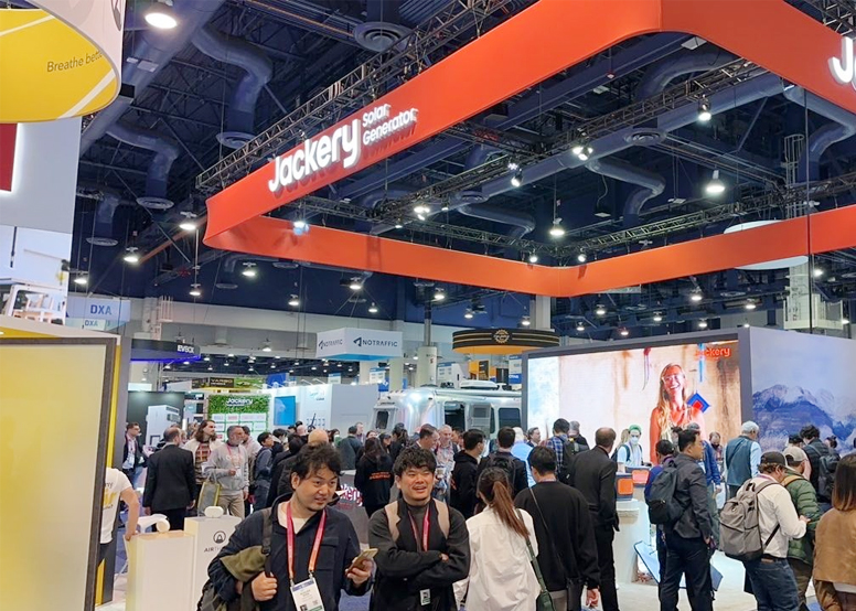 高性能光充、智能互联、安全性能再升级，华宝新能携重磅新品亮相2023 CES