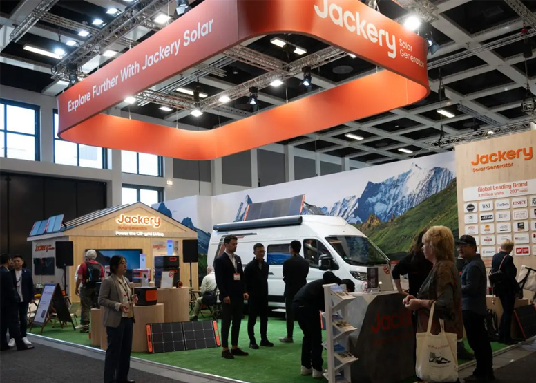 华宝新能携Jackery电小二光充户外电源Plus家族最新产品亮相IFA2023